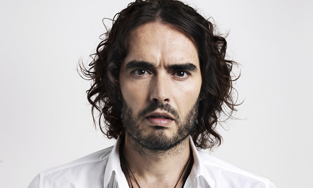 Russell Brand cancels tour after mum hurt in car crash